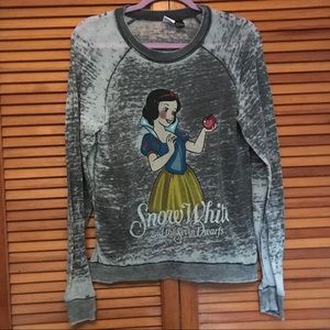 5/25$ Disney Snow White Sweatshirt Grey Size Small